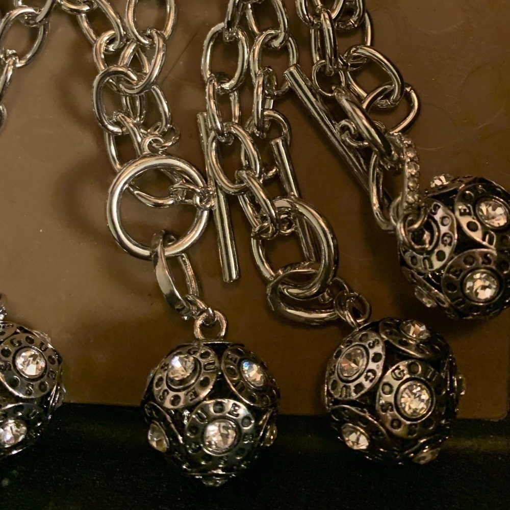 NWT GUESS SILVER LOGO TOGGLE NECKLACE - Picture 4 of 4